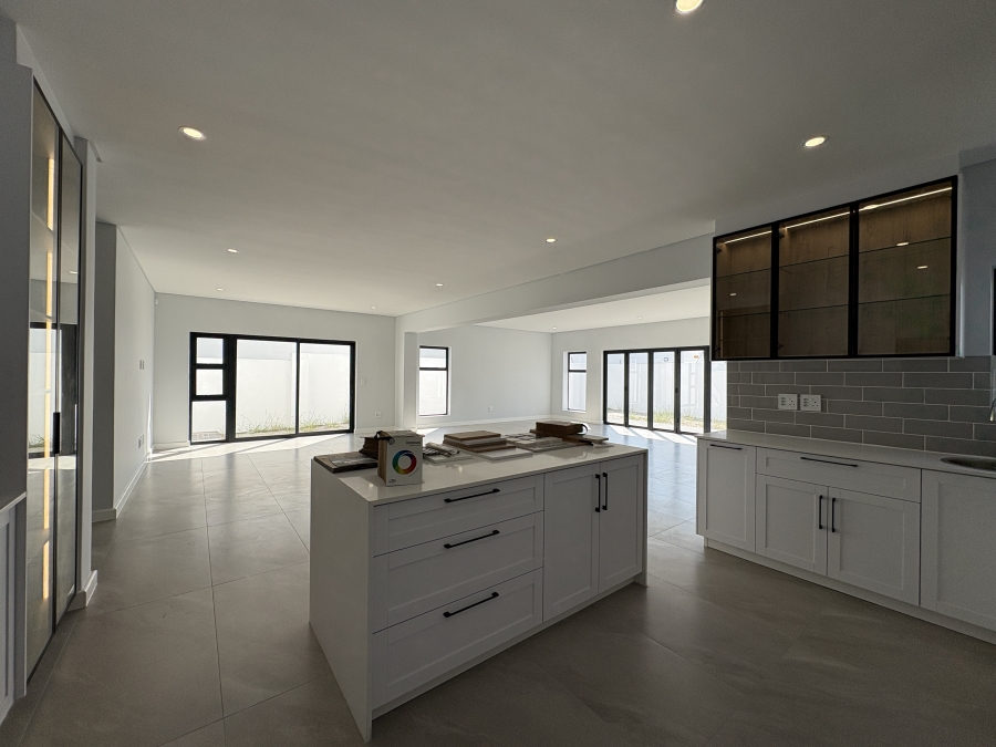 5 Bedroom Property for Sale in Sandown Western Cape